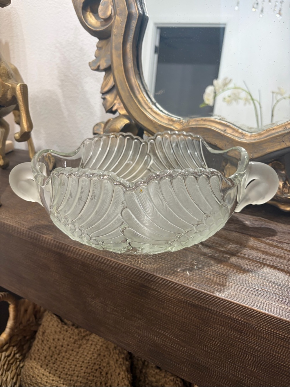 Mikasa crystal swan bowl Scalloped Rim